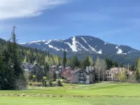 Views! Spacious 2-bed 2-bath corner townhouse, close to lifts and Village.