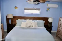 Beach Front Home with Dock and Beach. Blue Hole and Sandbar Nearby. - 2 Sao