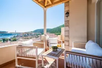 Cosy and very bright with stunning sea view