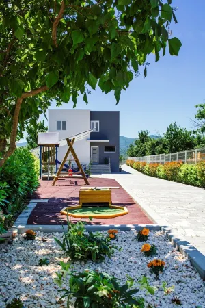 Luxury Home with Swimming Pool, Professional Tennis Court and Boccia Alley