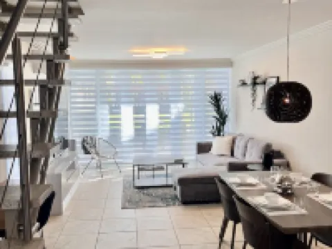 Beach Villa in Dorado del Mar! Walk to the Beach, Restaurants, Pool, Casino Hoteles en Dorado