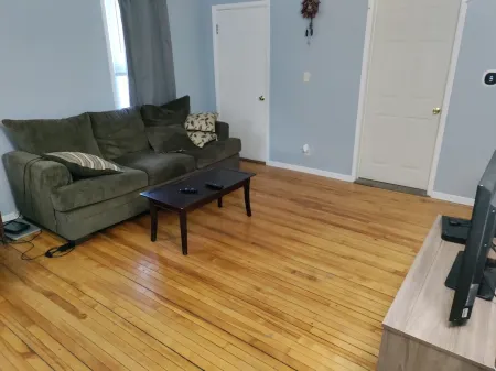 Three Bedroom House One Half Mile From EAA Grounds Отели рядом с достопримечательностью «Университет Висконсин в Ошкош»