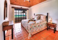 Secret Beach Fish Villa - on Beach - Private Pool - Owner is a Chef - Very Safe! Hotels in 