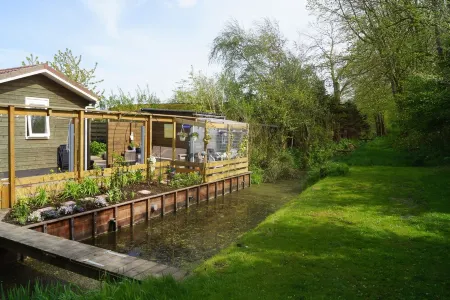 Noord Holland at your feet - Recreation bungalow Klein Heemshof Отели в г. Warmenhuizen