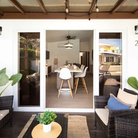 Modern Stylist 3 BR Beach House, w/Private Pool & Fast WiFi.