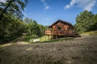 Cozy Log Cabin w/Hot Tub - King Bed - Private Acreage - Mississippi Getaway