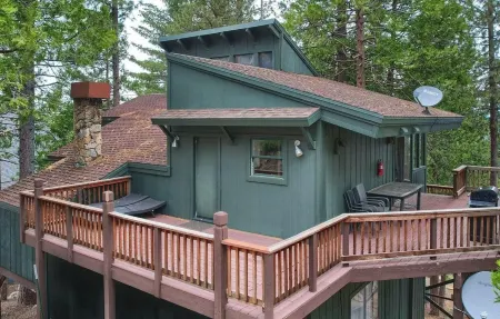 Sunset Retreat NEW LISTING. Inside Yosemite PARK! Close to Half Dome, Ski Area Отели в г. Yosemite West