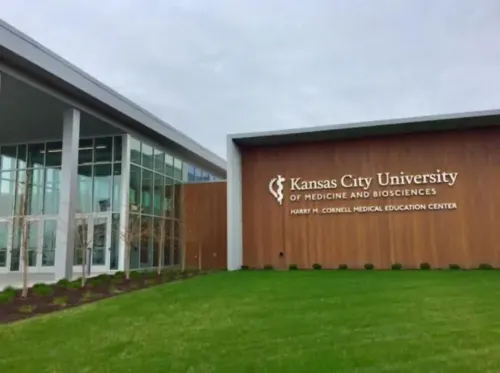 NEW Sleek, Contemporary Home Near Med School 조플린 호텔