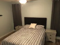 Cheerful, cozy 4 bedroom house w/ hot tub and firepit area
