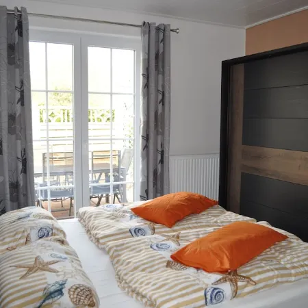 Holiday home in a quiet location in the center of Nordseebad Tossens