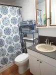 Hidden by beautiful palm and flamboyant trees but close to restaurants & stores Отели в г. 