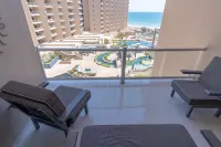Newly Remodeled -- Flawless King Bed Suite with Luxurious Patio - Outdoor TV!