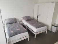 Ruhige Ferienwohnung/ Amateurzimmer/ Gute Verkehrsanbindung Hotel in zona LaserPlaza