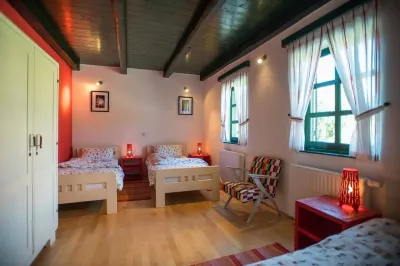 Our house  is located in the Papuk Nature Park, near the lake. Các khách sạn gần Ancient city Flauder