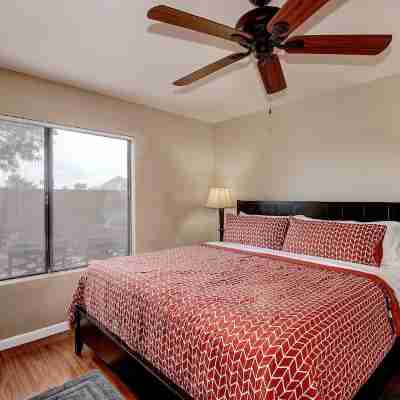 ON GOLF COURSE & Camelback Mtn Views, Spring Training & Shopping Rooms