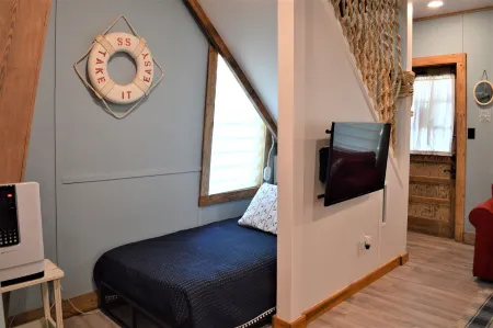 Unique 3 Story Lighthouse Отели в г. Бакстер