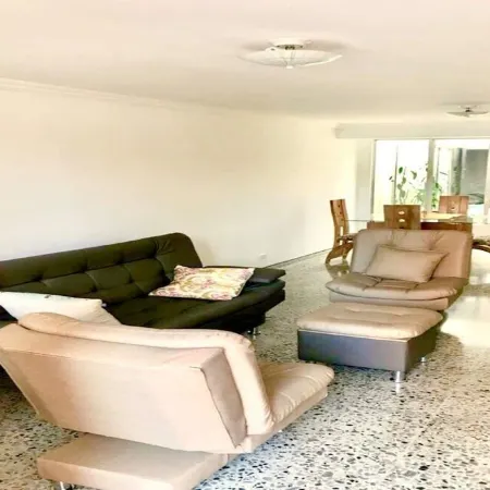 Beautiful Home / No stairs / short walk to public transit
