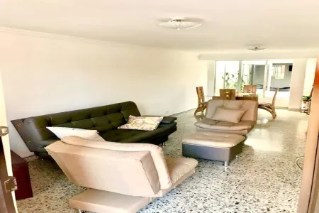 Beautiful Home / No stairs / short walk to public transit