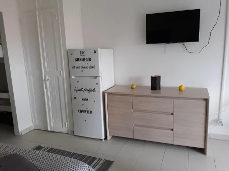 Diamond Beachfront Studio