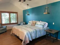 Lovely Lake Winnebago beachfront home, EAA, Packers, water activities, skiing