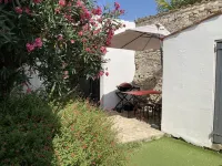 Renovated fisherman's house: small garden, heart of village, near beaches-Wifi, bikes Các khách sạn gần Location Mobil Home 3 chambres 5 pers. max