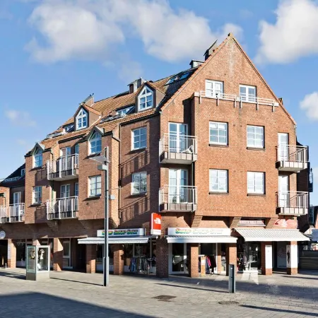 Beach, walk! next door <br>Ideal for train travelers <br>