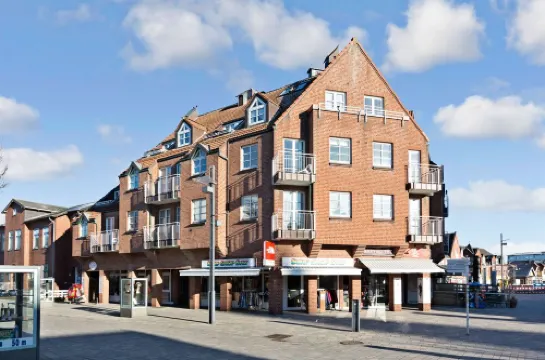 Beach, walk! next door <br>Ideal for train travelers <br>