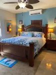 4bd 4.5 baths House and two private apartments. Beautiful views! Self check in! - Pools