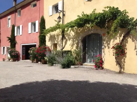 Gîte perched all comfort for two, in the Diois, between Vercors and Provence Отели в г. Дром