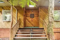 Charming 2-bedroom lodge in beautiful Volcano with Hot Tub