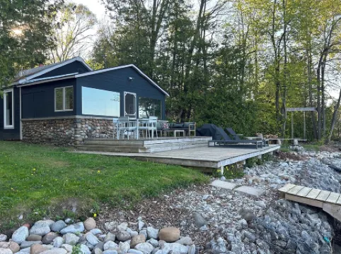 Cozy Cabin on the shore of Georgian Bay. Truly a hidden gem!
