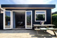 Fully equipped guest house, evening sun, towns and beaches nearby