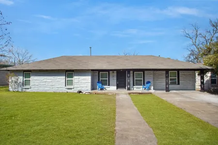 Designer 4/2 Blocks from Baylor Scott & White Hospital