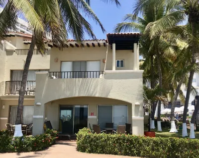 Spectacular Oceanfront Ixtapa Villa...Steps to a Clean, Powdery-Soft Beach!