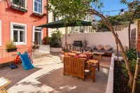 Luxury apartment with private Pool & Garden Hotels near Bus Museum