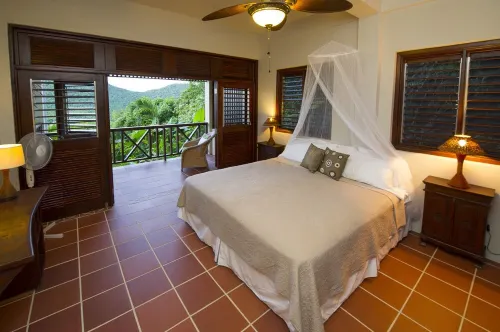Pool Level apartment overlooking Marigot Bay