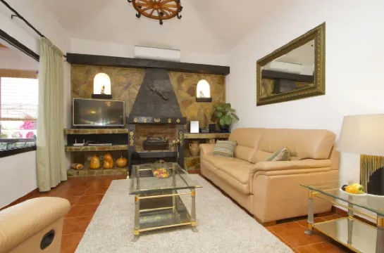 Villa Ani Lee Heated Pool, Wi-Fi, Hot Tub,Pool Table. Uk TV,Golf Course nearby