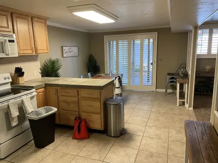 Lovely 3 bedroom ski rental/basement apartment