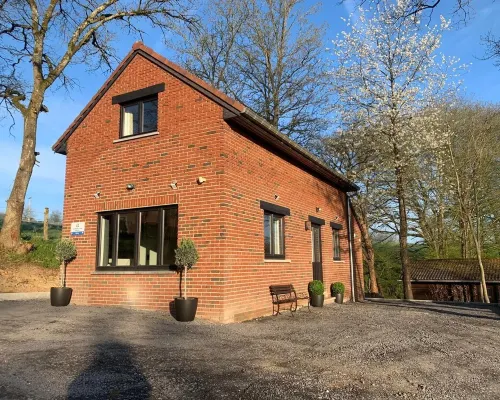 Cosy cottage on the edge of the woods Hotels in Houyet