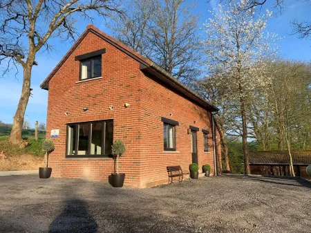 Cosy cottage on the edge of the woods