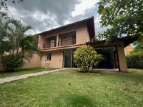 4 bedrooms/3baths townhouse best location 2 min to the Beach