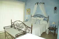 Appartment of charm in a villa of standing with swimming pool