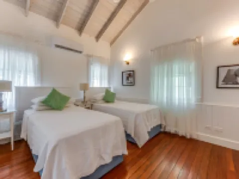 Idyllic 7 Porters Court, Beach Club Membership, pool, 5min walk beach,  Holetown Hotels in Porters