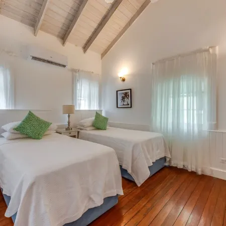 Idyllic 7 Porters Court, Beach Club Membership, pool, 5min walk beach,  Holetown