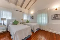 Idyllic 7 Porters Court, Beach Club Membership, pool, 5min walk beach,  Holetown Hotels in Porters