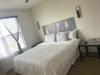 Domain Luxury 2 bedroom apartment! Self check in. Microelectronics Research Center Department of Electrical and Computer Engineering周辺のホテル