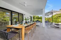 Steps from Grace Bay Beach w/Private Pool, Guest House, Snorkeling & More
