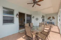 Turtles Nest - Corner Penthouse with Gorgeous Sunsets and Lake View