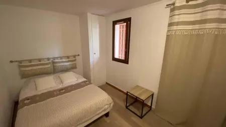 Superb air-conditioned apartment with sea view in a residence with swimming pool at La Nartelle