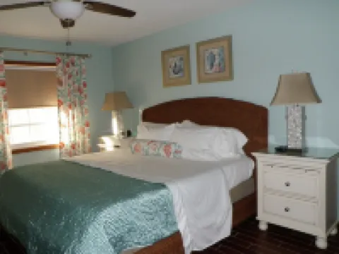 Ocean Front 3 Bedroom - 5 Minute Walk to Atlantis Complex